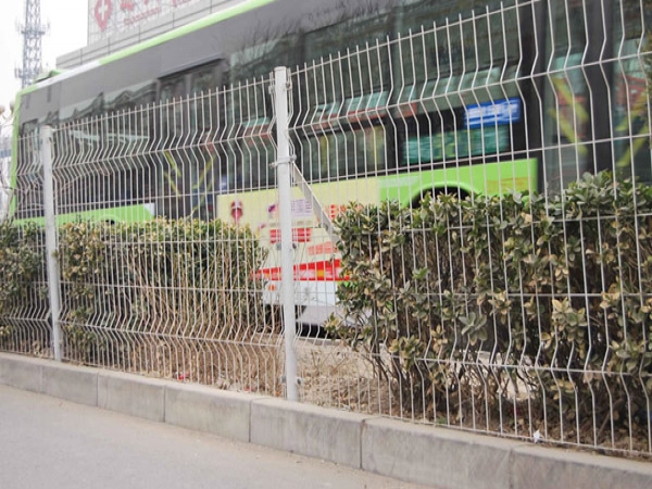 公路護(hù)欄安裝案例